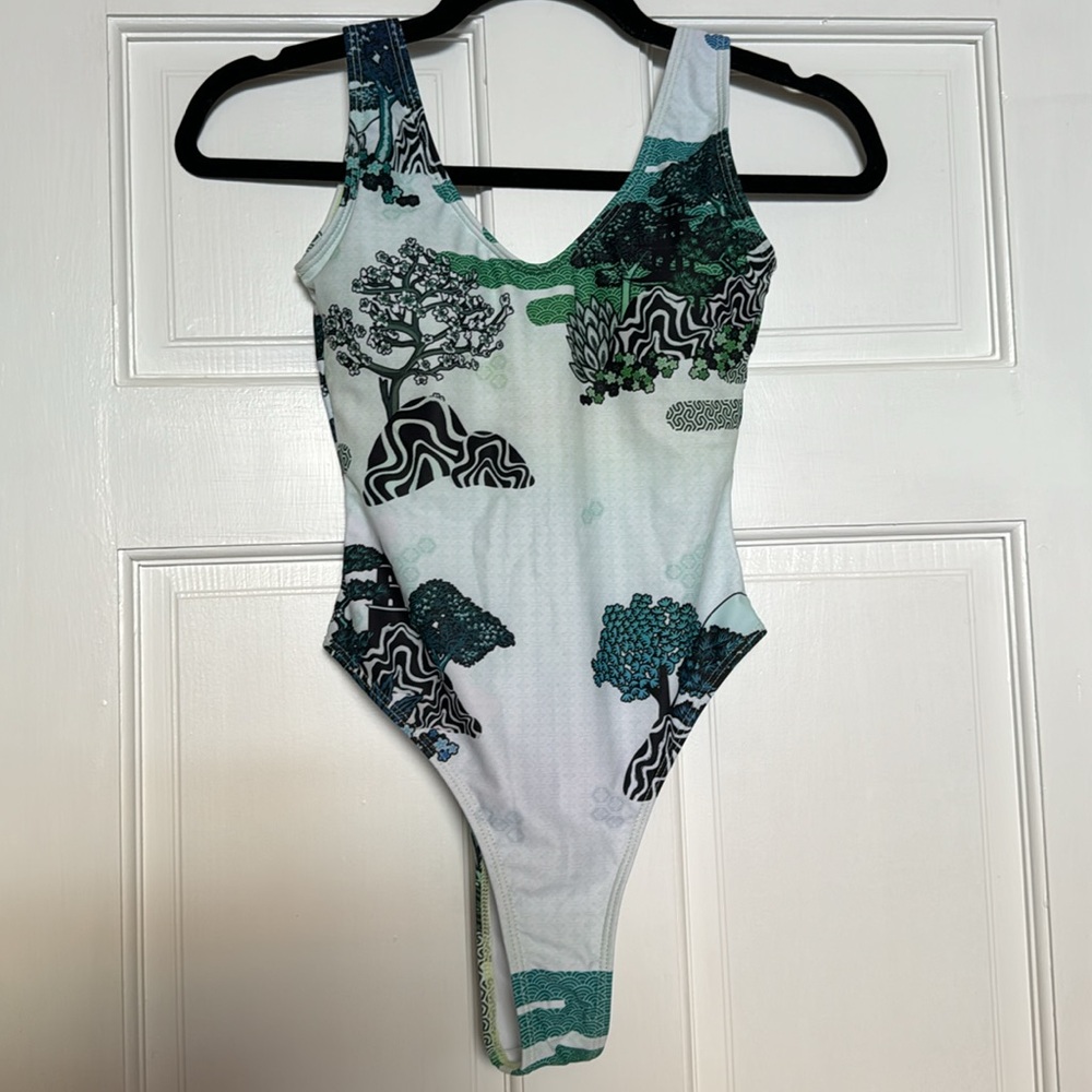 *NEW* | Nasty Gal landscape bathing suit - Picture 3 of 7